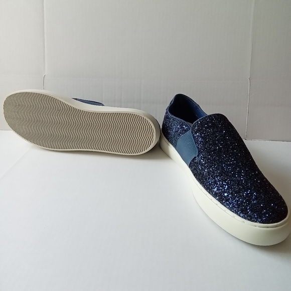 Marc Fisher Sneaker, size 9 1/2, Blue - Picture 3 of 4